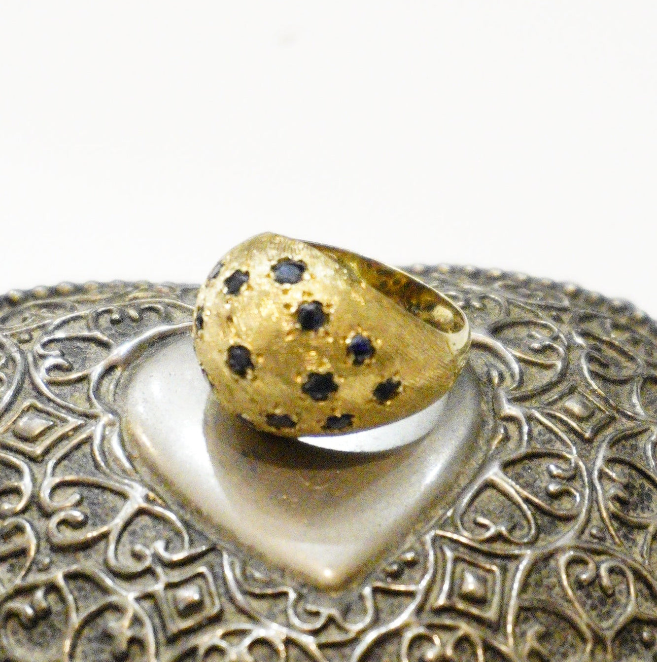 Vintage 18k Sapphire Dome Ring
