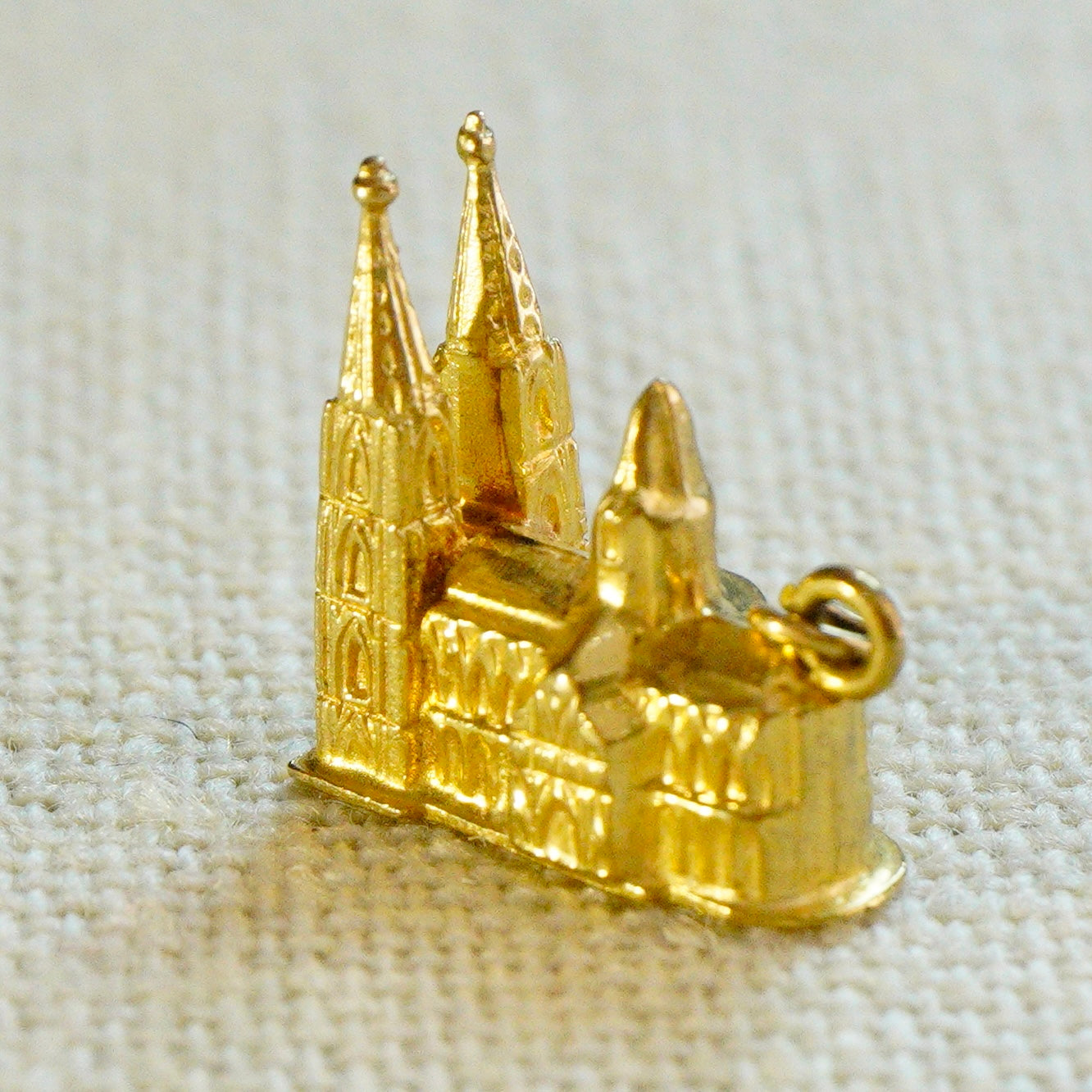 Vintage 10k German Cologne Cathedral Pendant